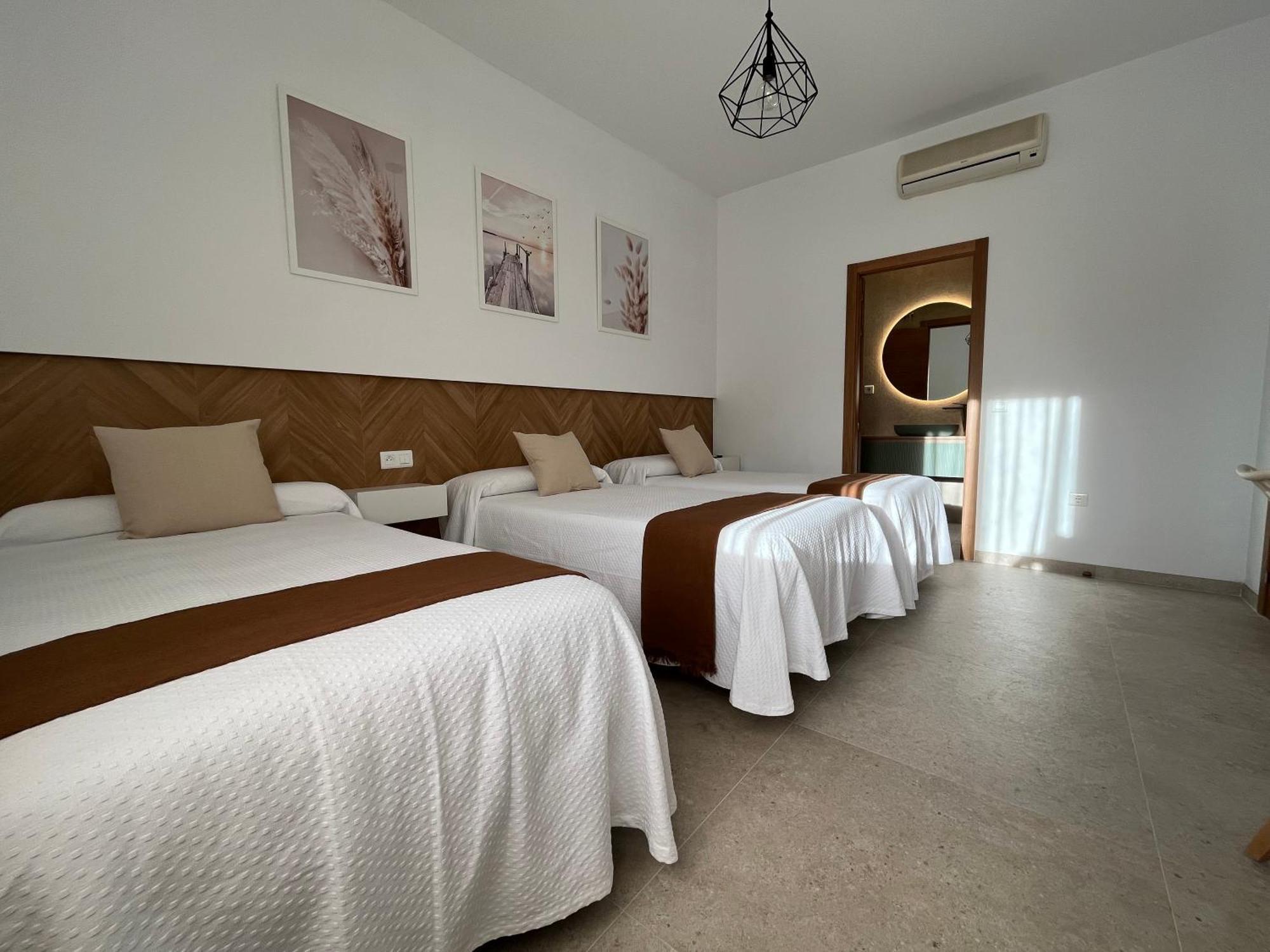 Hostal Parador De Los Llanos Torreorgaz Exteriér fotografie