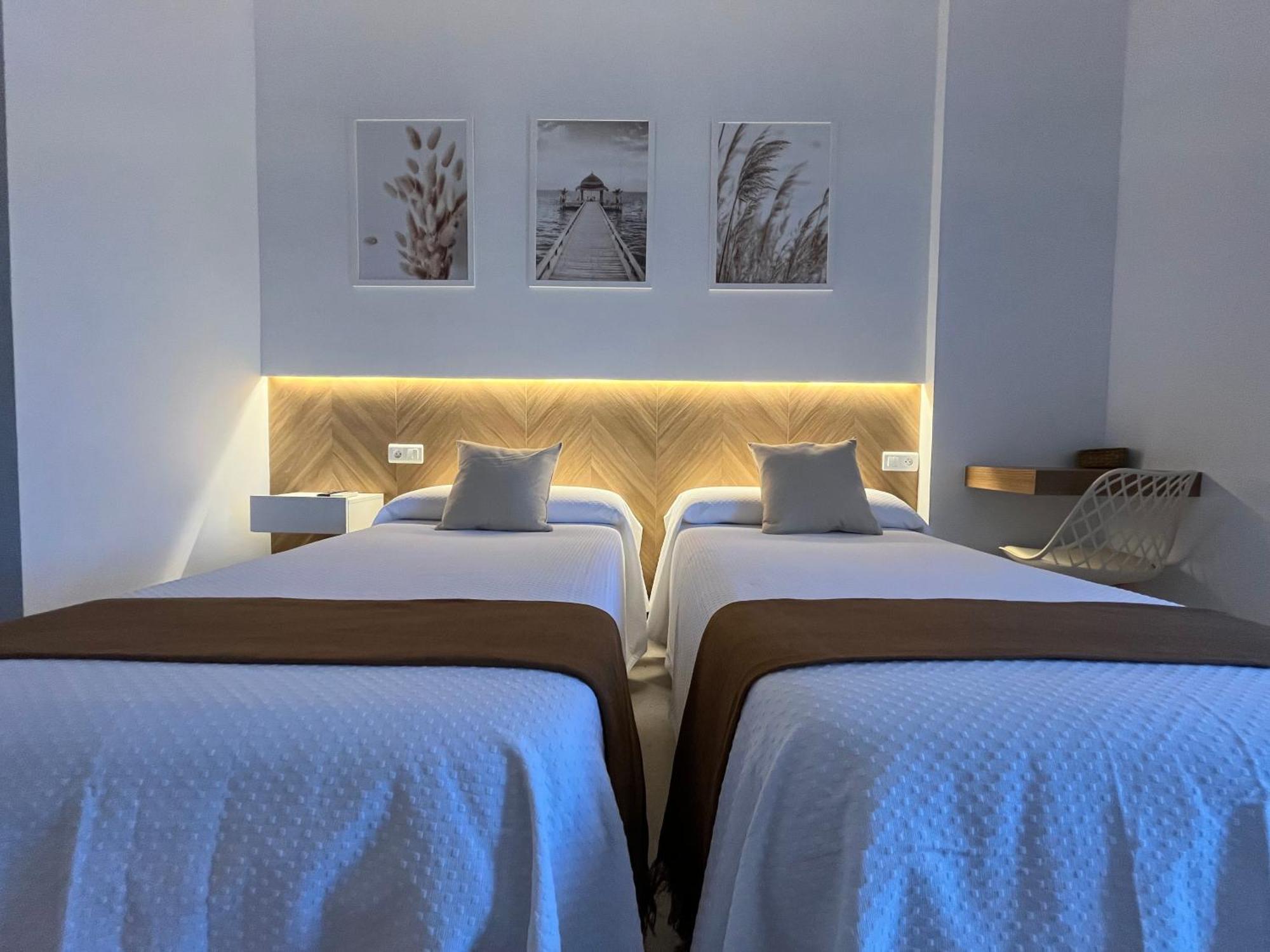 Hostal Parador De Los Llanos Torreorgaz Exteriér fotografie