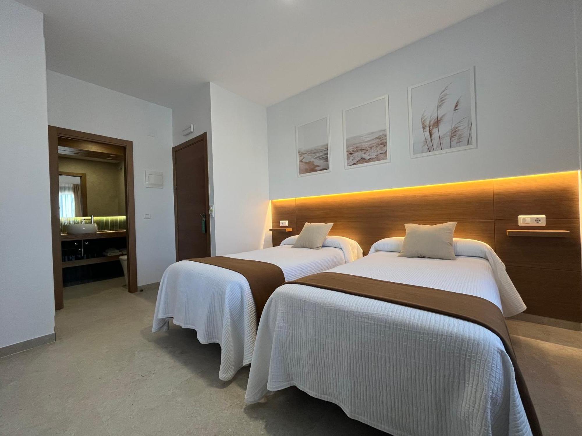 Hostal Parador De Los Llanos Torreorgaz Exteriér fotografie